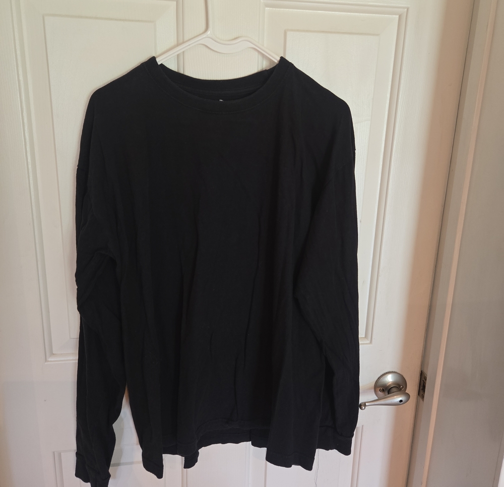 Men's Black Long Sleeve Crewneck Shirt